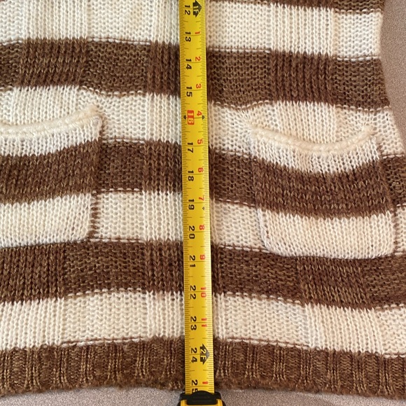 Canyon River Blues - v-neck sweater. Size M - Picture 9 of 9